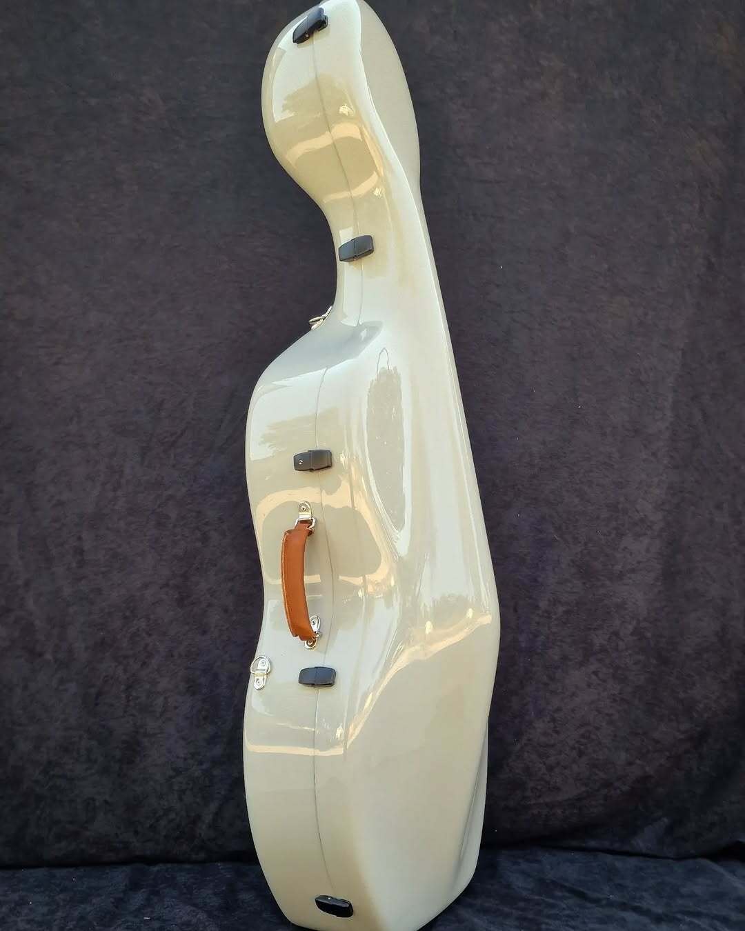 Alpha Case RAL4005 配色案例