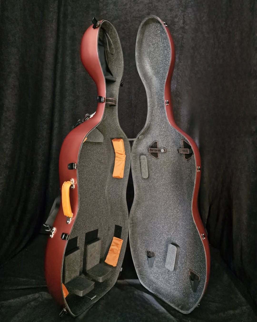 Alpha Case 白蘭地色內飾